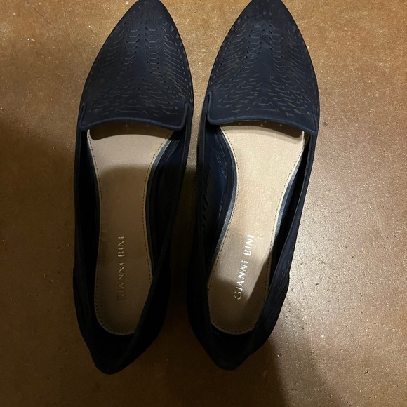 Gianni Bini Navy Blue Suede Perforated Pointy Toe Flats Size 7M - Picture 3 of 7
